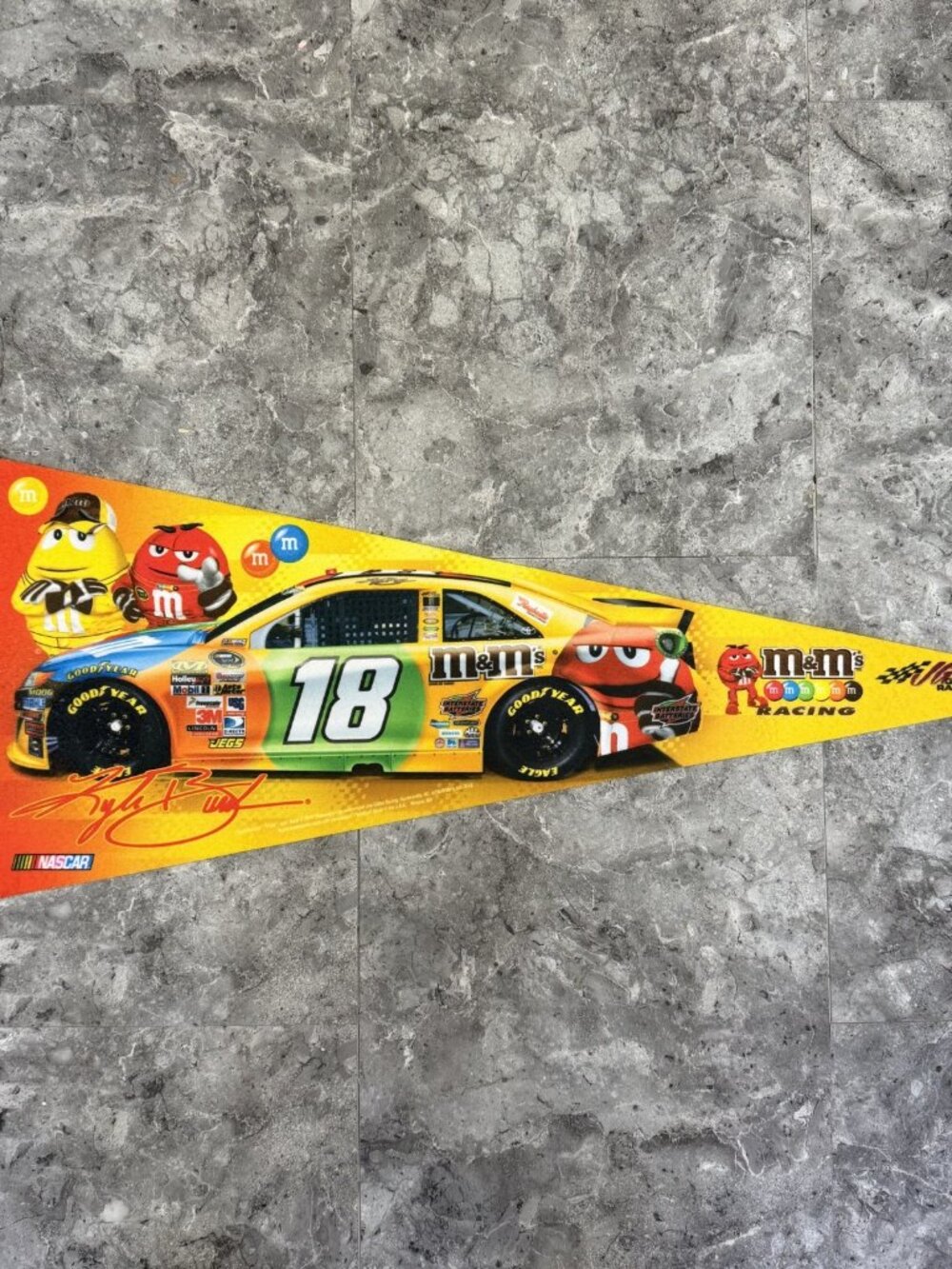 Kyle Bush #18 M&M 2013 NASCAR Wincraft Official Pennant NTW